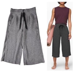 Lululemon Retreat Yourself Crop Heathered Core Dark Grey Size 4